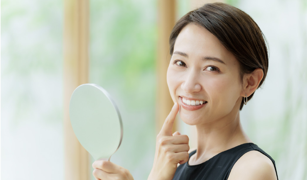 笑顔が輝く女性